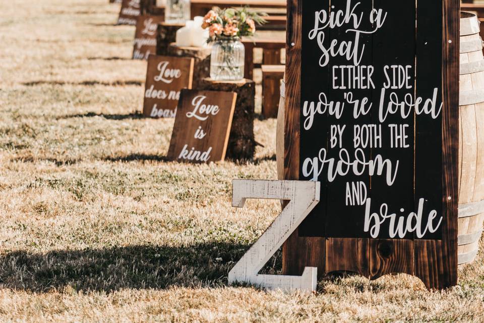 Rustic wedding decor