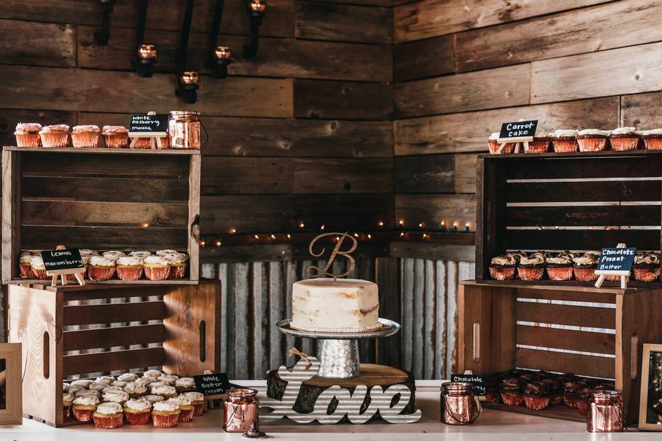 Rustic wedding decor