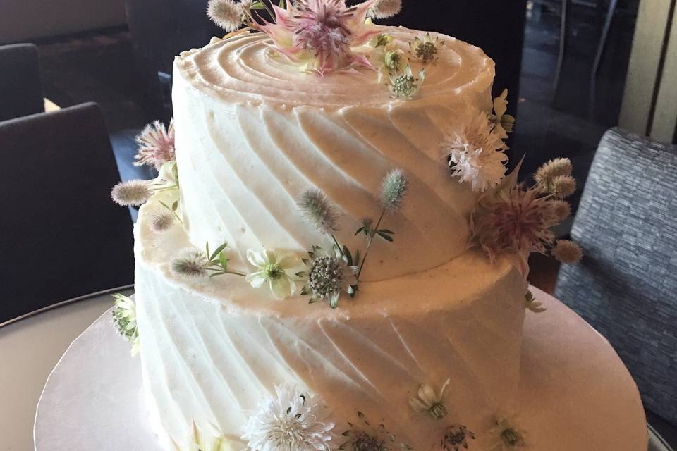 Pretty little wedding cake