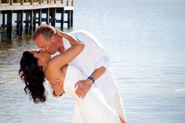 Kiss at the beach