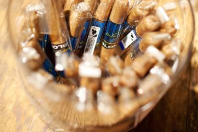 Cigar favors