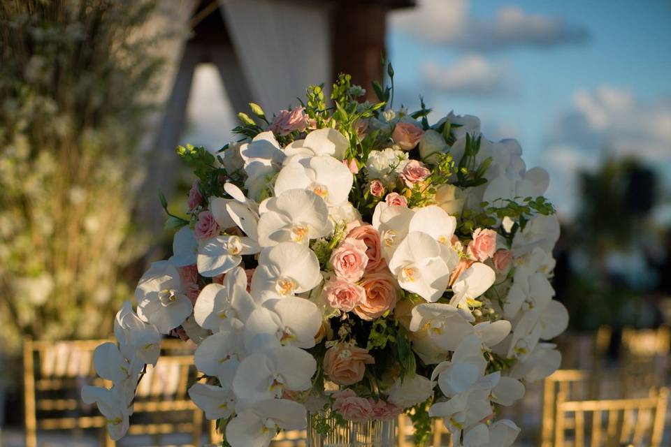 Table setting with centerpiece