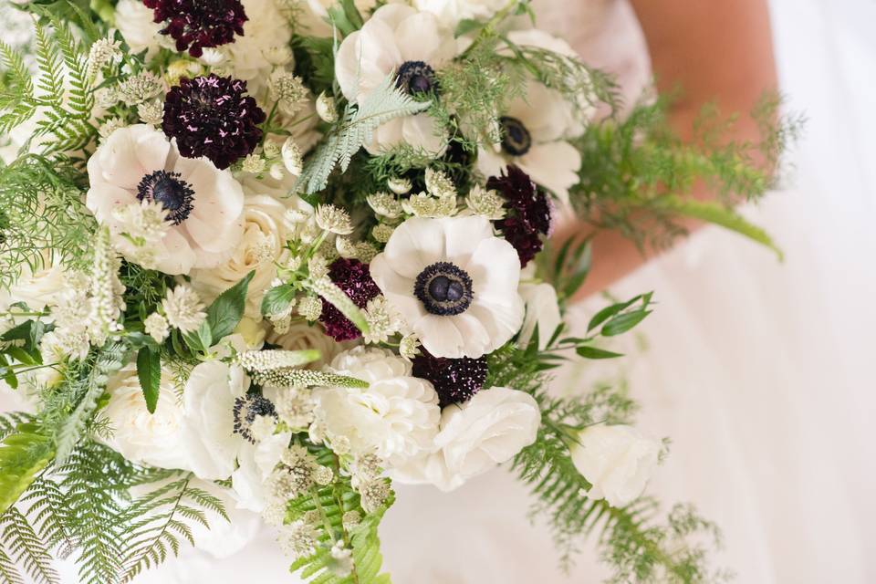 White and green bridal bouquet