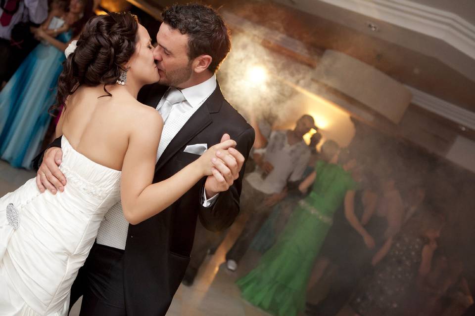 Couple kiss on the dance floor