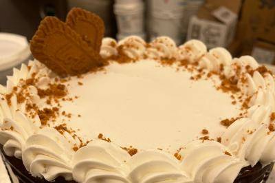 Biscoff Crumble Vanilla Cake