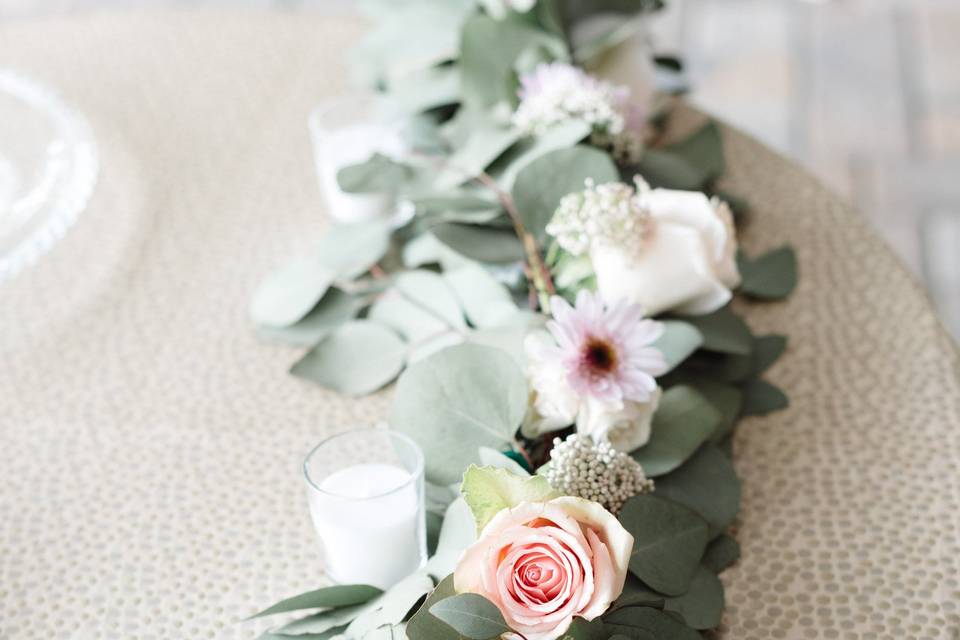 Floral garland for the table