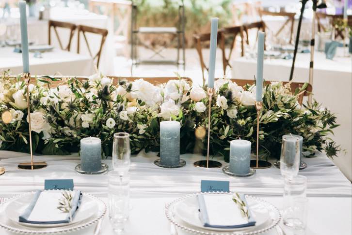 White and blue table setting