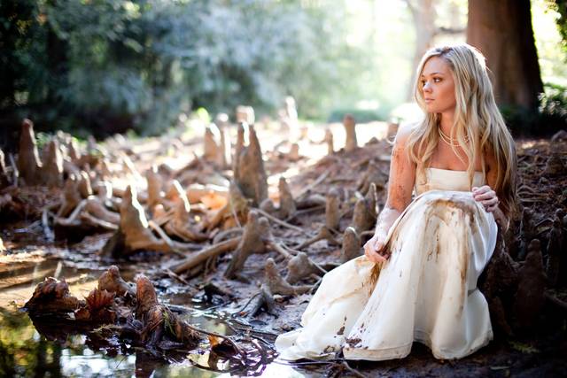 Trash-the-dress session