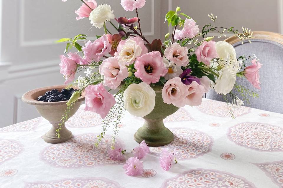 Elegant table centerpiece