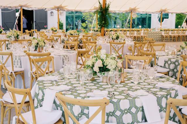 Table setting in the tent