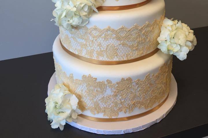 Edible cake lace