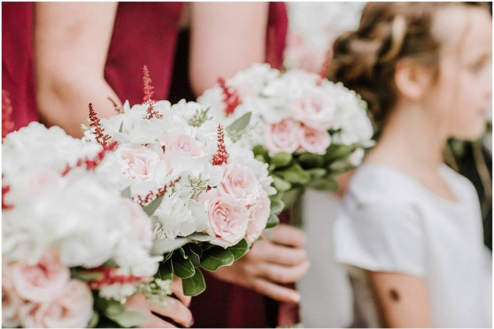 Bouquet of pink and white flowers