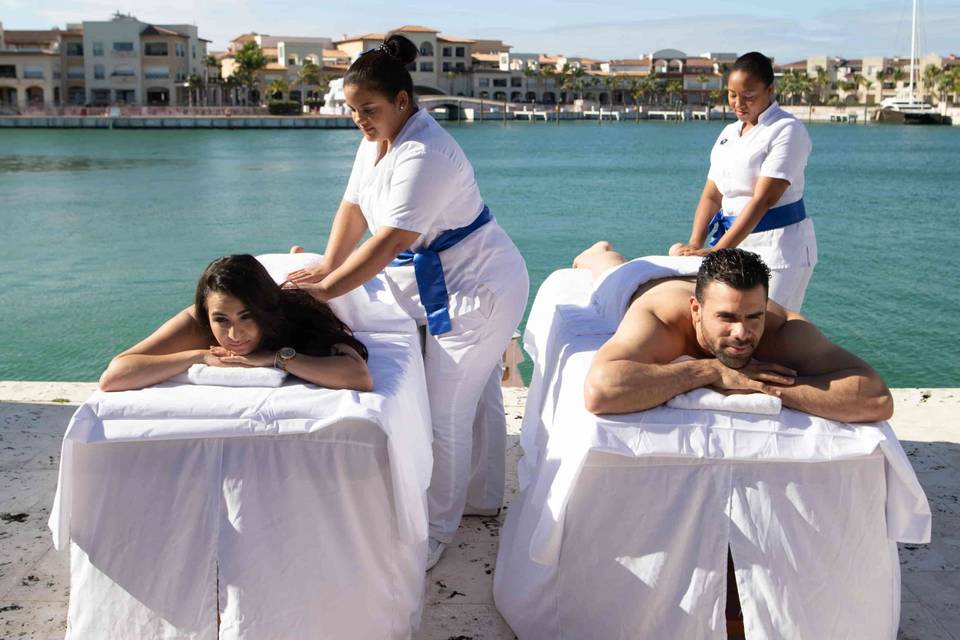 Couples massage