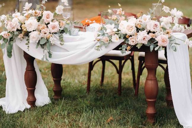 Gorgeous sweetheart table