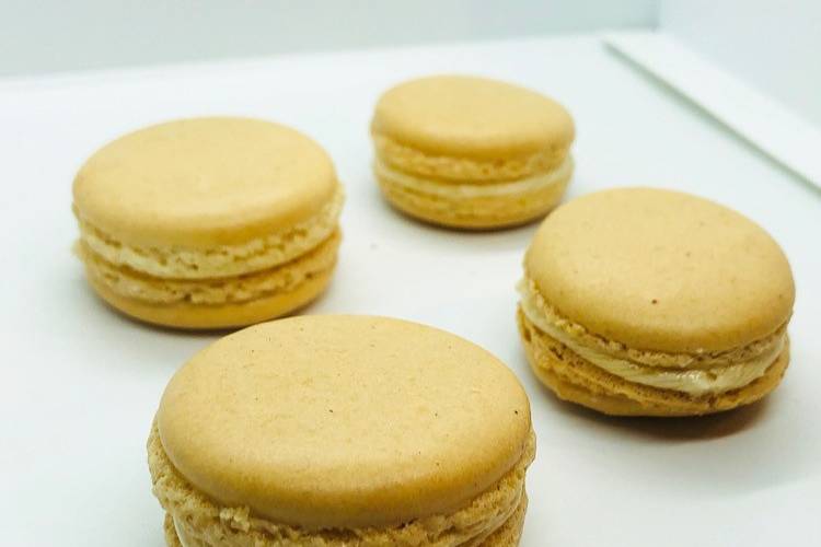 Dulce de Leche macarons