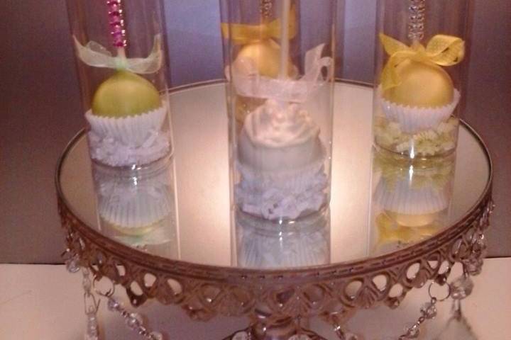 cake pop wedding centerpieces