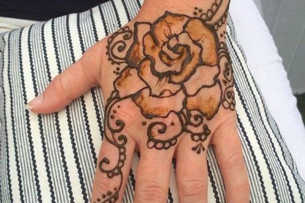 Party favor rose henna