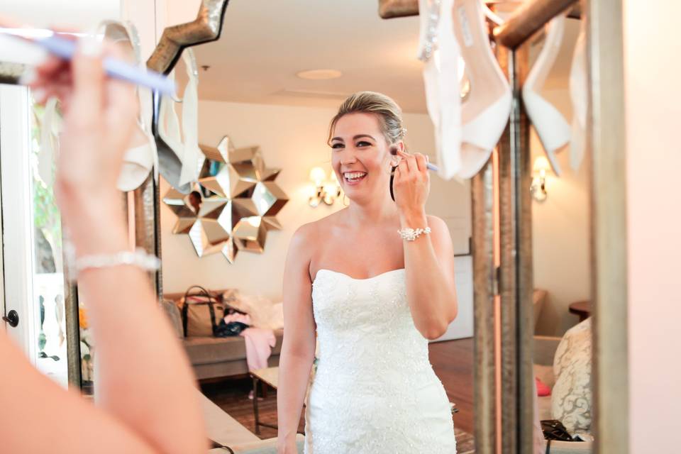 Beautiful bride mirror shot