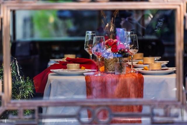 Red-gold centerpieces