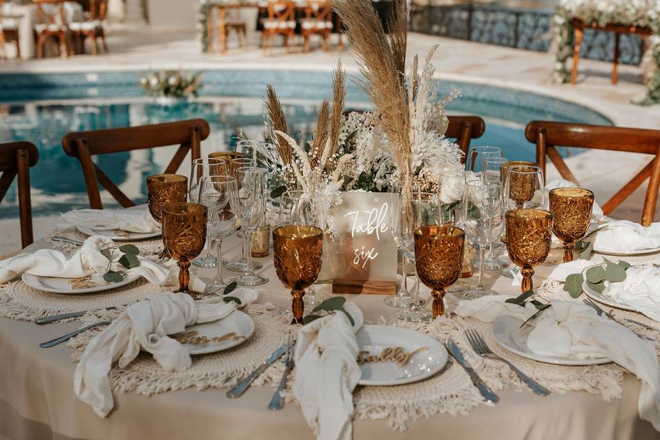 Boho elegant guest table