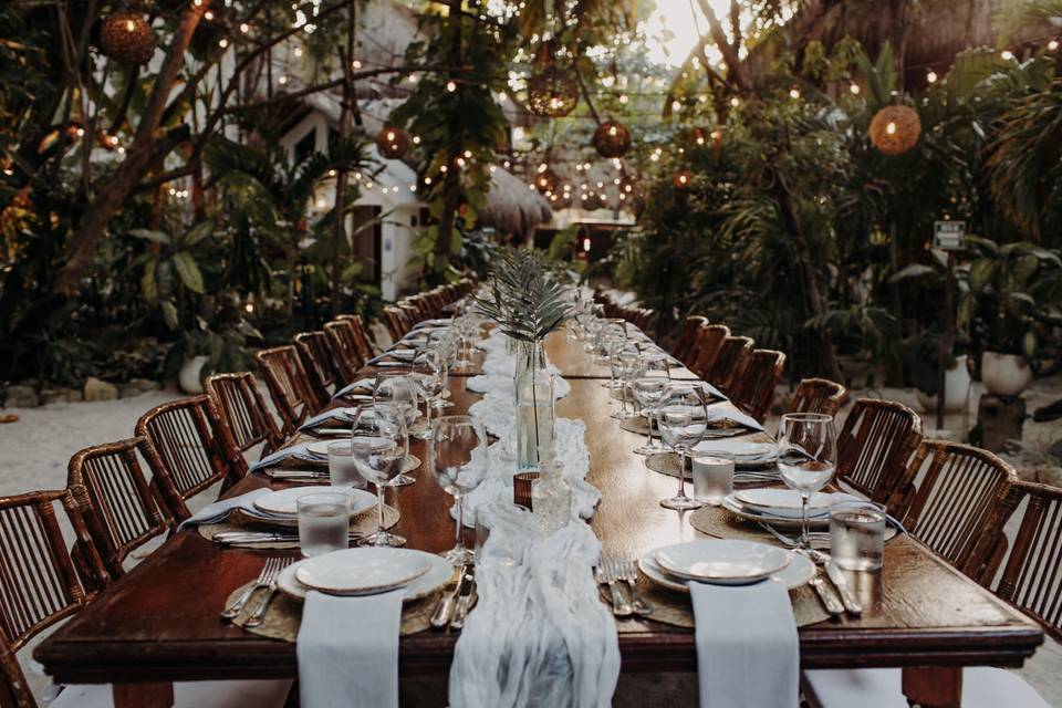 Casa violeta long table