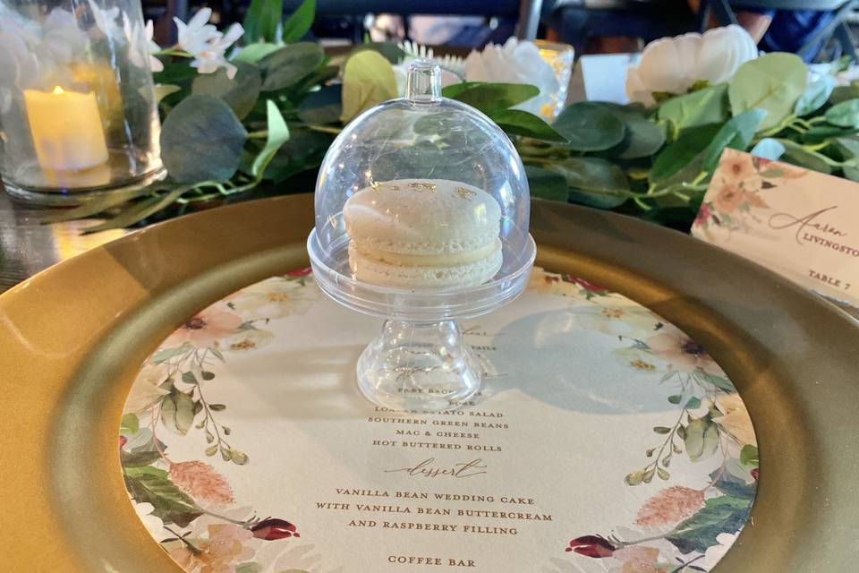 Macarons for table settings