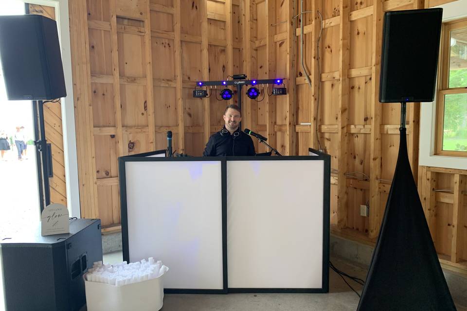 DJ set up (wide)