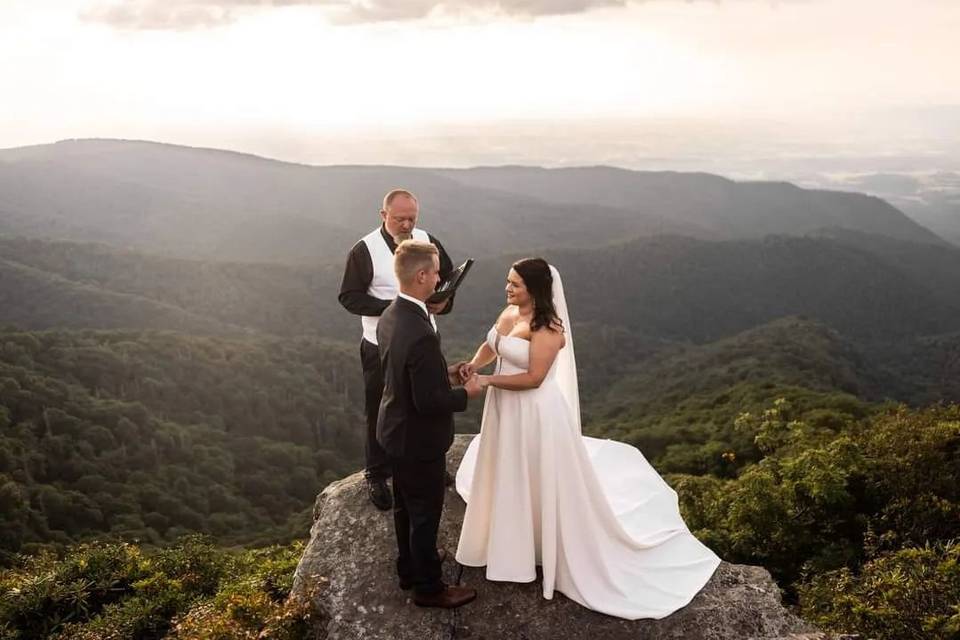 Joshua Maples Professional Wedding Officiant