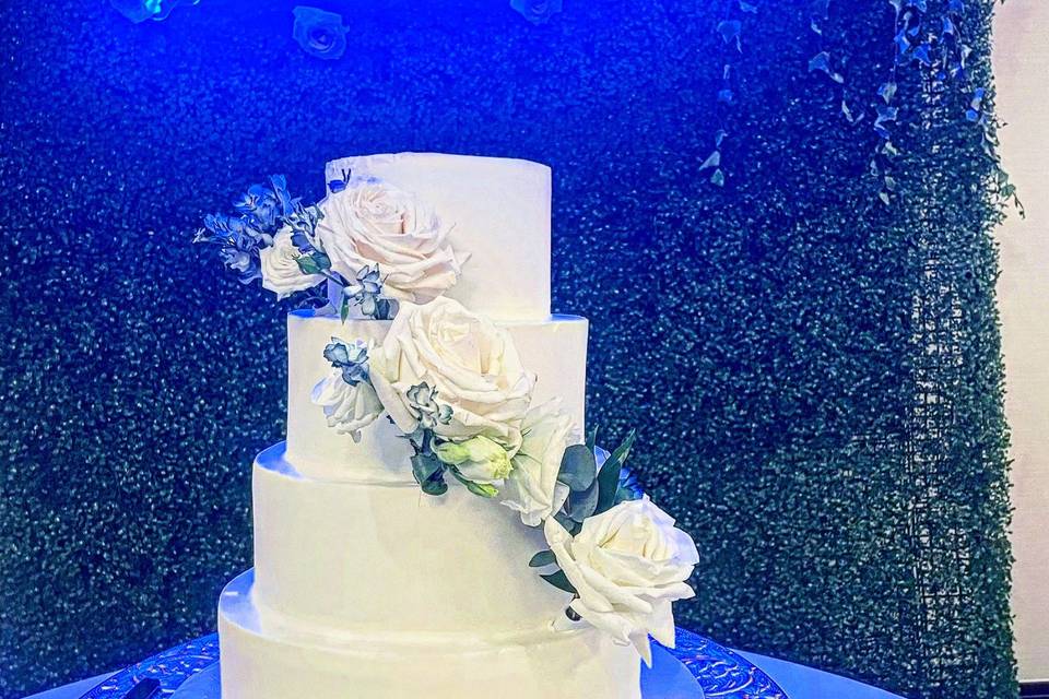 Fresh white roses