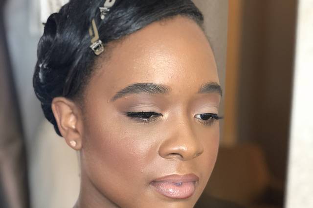 Soft glam on bridesmaid