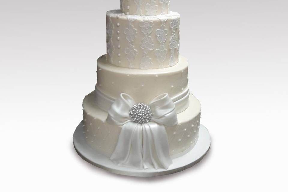 Buttercream cake with ribbon details