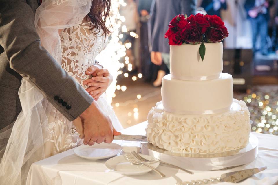 Cake with red flowers