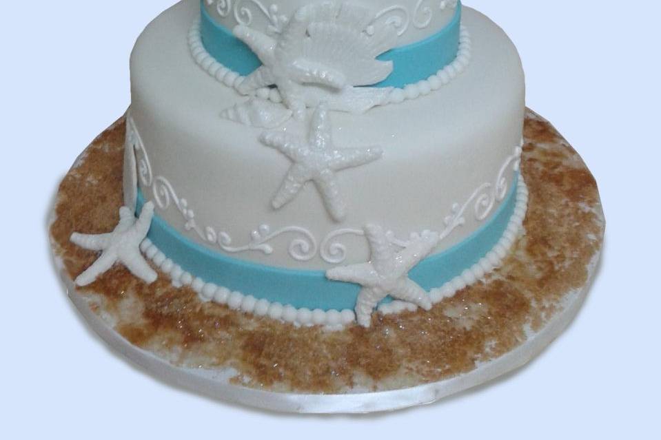 Fondant cake with shells