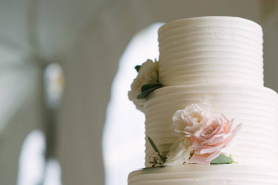 Simple Wedding Cake with Beautiful Floral