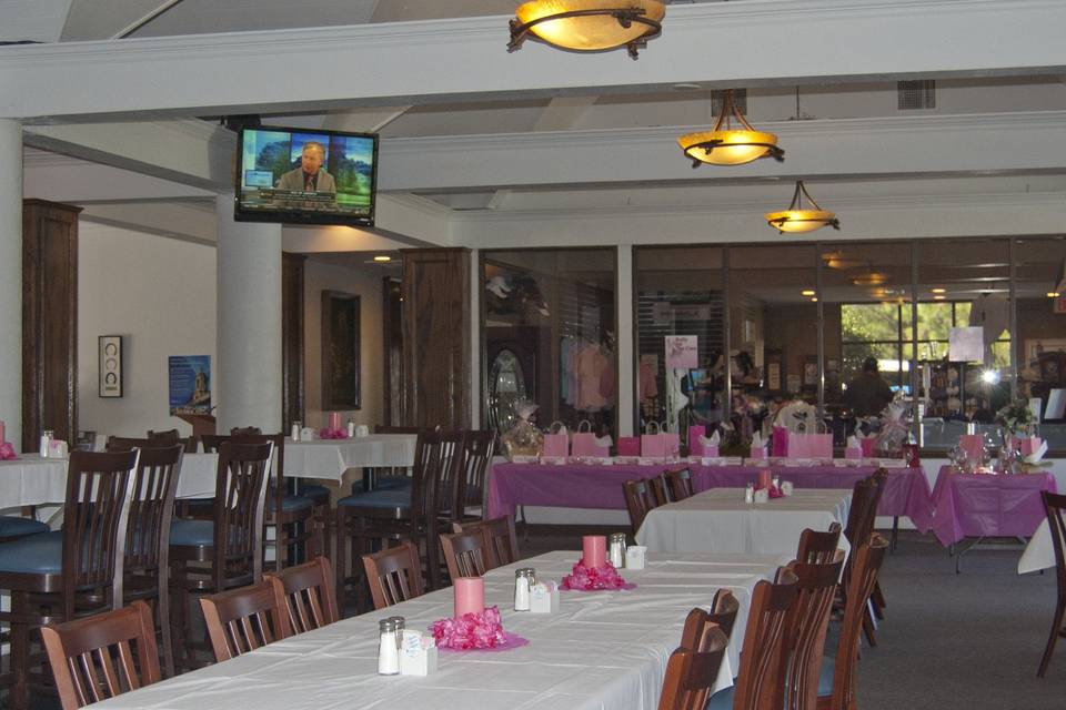 Dining room seating for up to 200 at the Eagles Golf Club