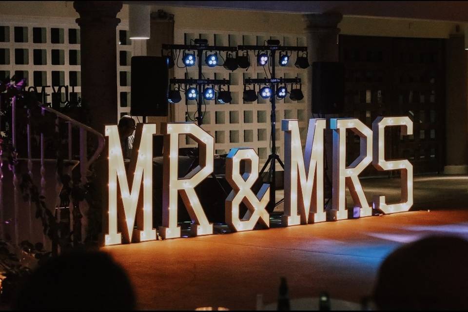 Mr & Mrs 2