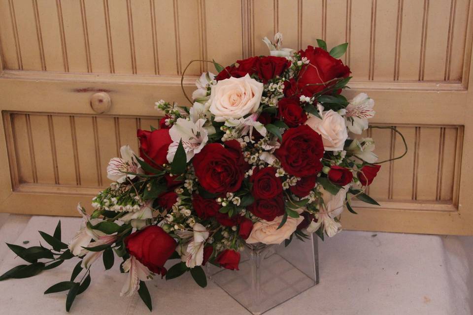 Rose Teardrop Bouquet