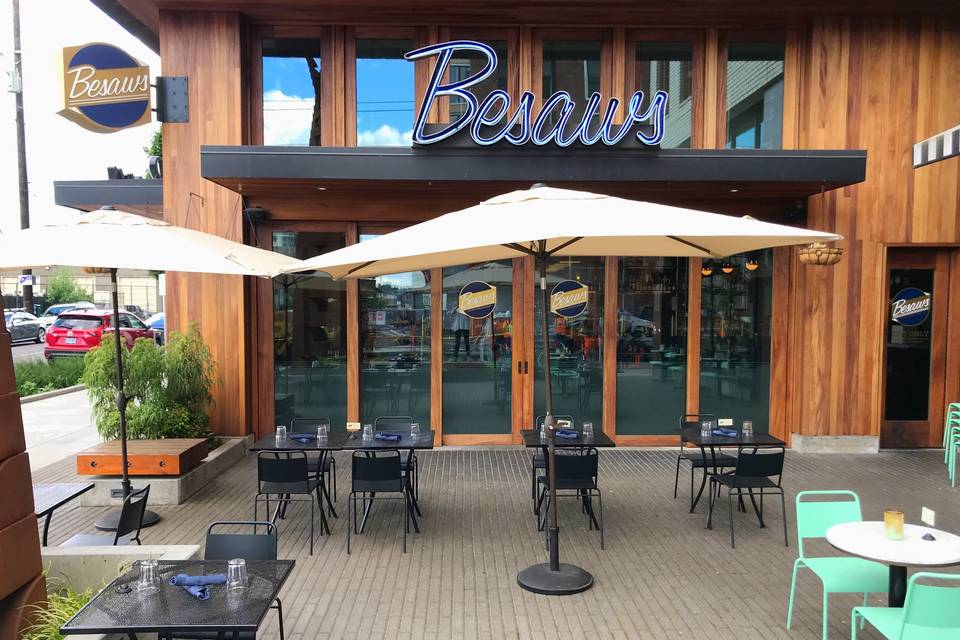 Besaw's Portland outside patio