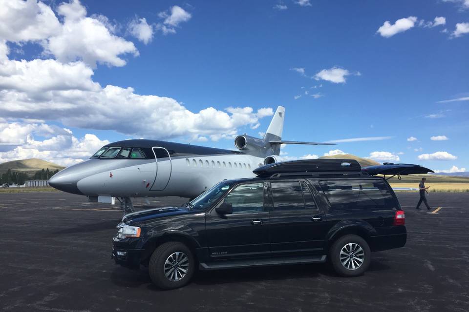 Nearby private airport service
