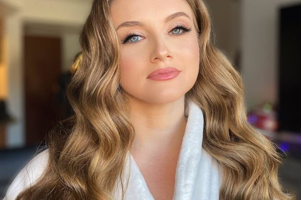 Glam makeup , Hollywood waves