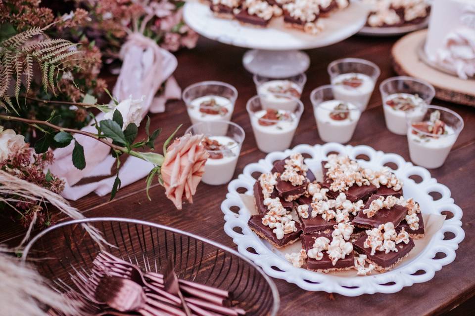 Pampas Dessert Table