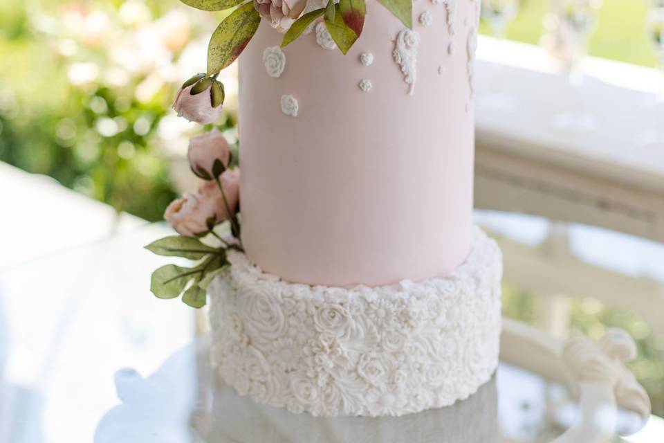 Beautiful summer wedding cake!