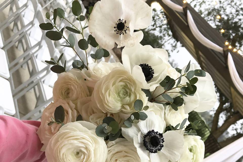 White and black bridal bouquet