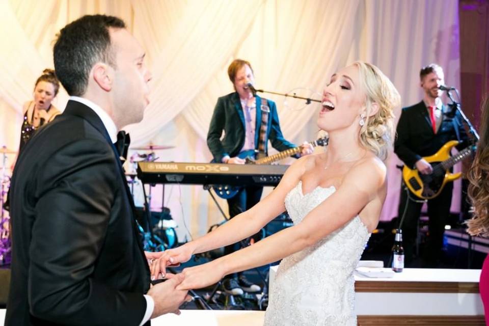 Newlyweds singing with the band