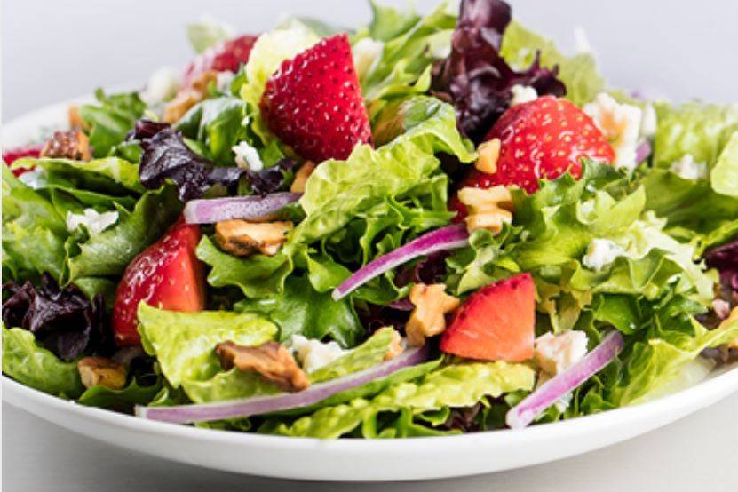 LA Strawberry & Walnut Salad