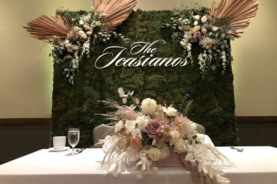 Moss wall and centerpiece