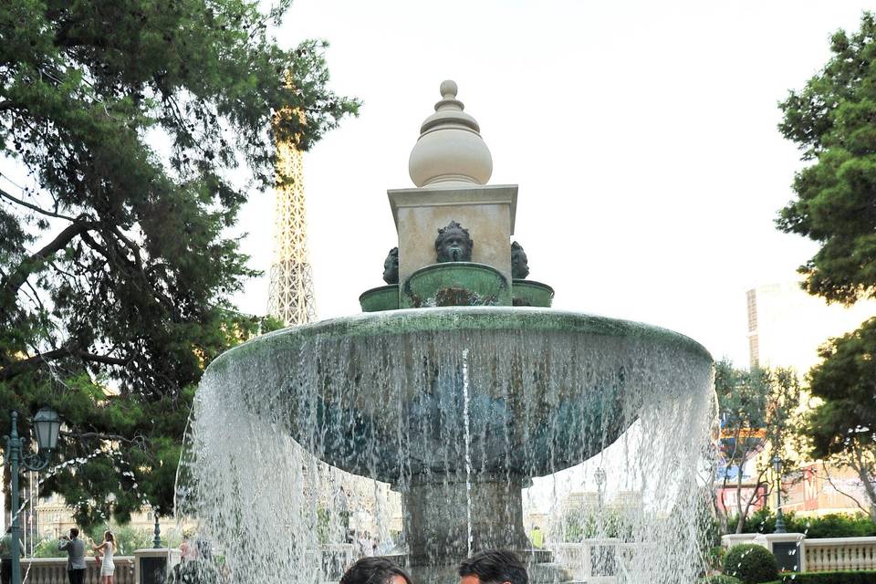 Couple on the water fountatin
