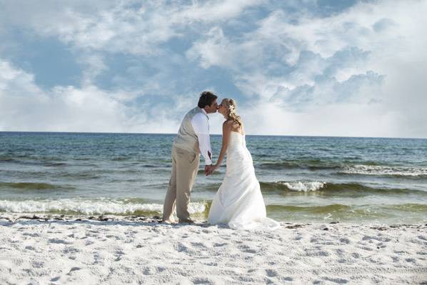 The waves rolling in was a perfect backdrop for the ocean loving Chimarys.