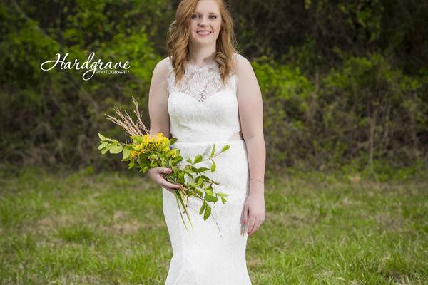 Shelby had an impromptu bouquet made from the flowers and vines growing on the Hardgrave property for her bridal session