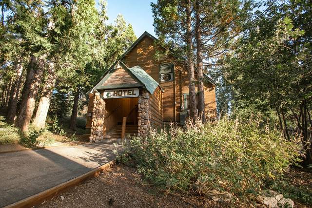 Shaver Lake Village Hotel